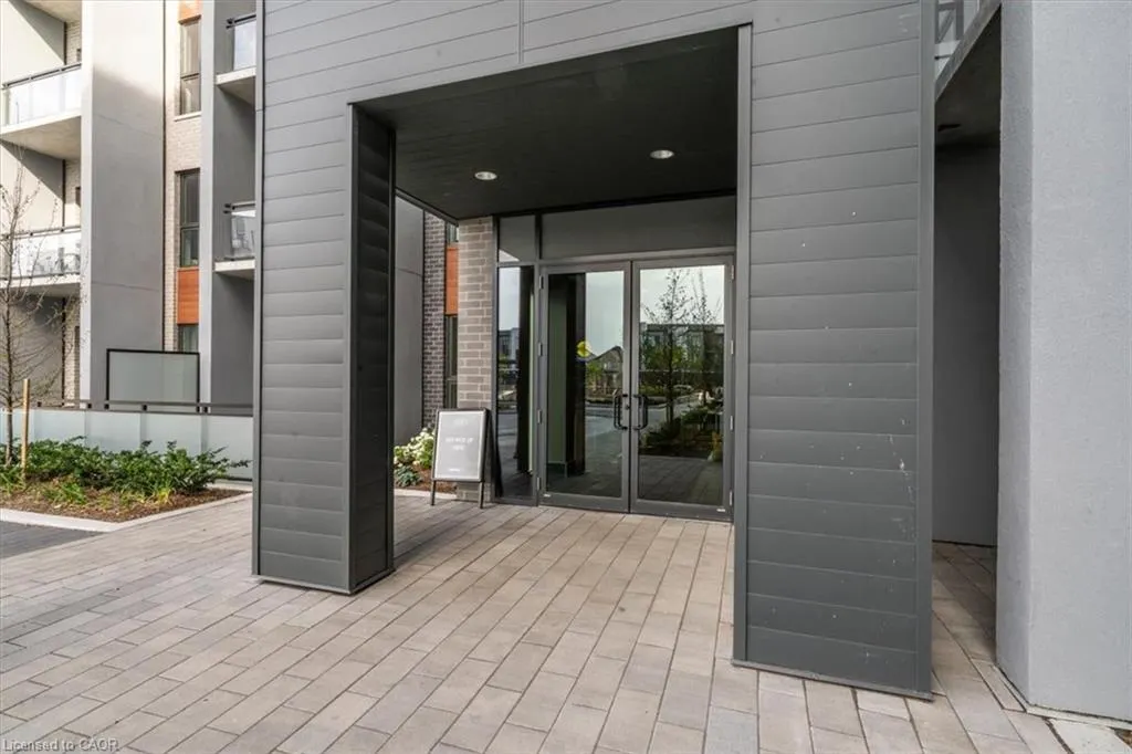 95 Dundas Street W, #404