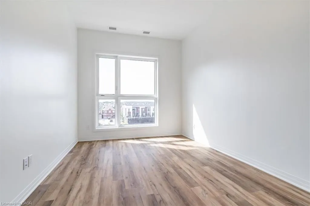 95 Dundas Street W, #404