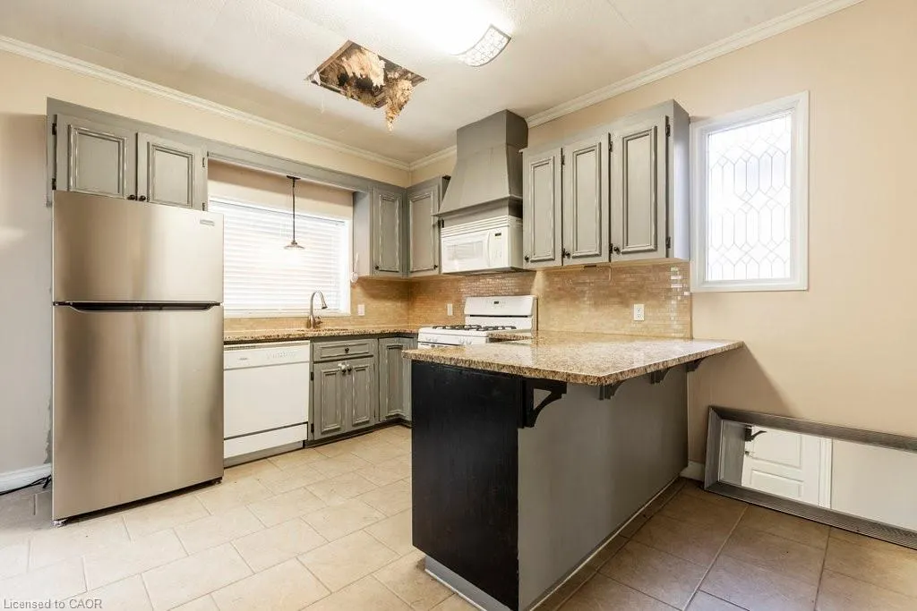 147 Kensington Avenue N