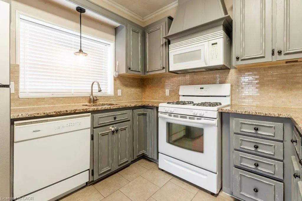 147 Kensington Avenue N