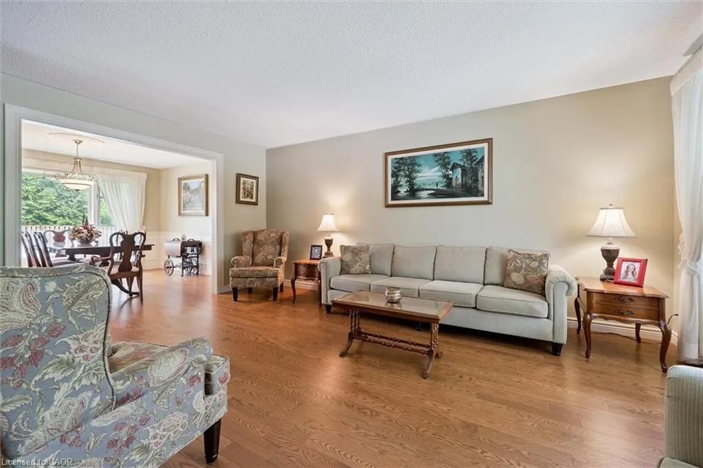 45 Applewood Crescent