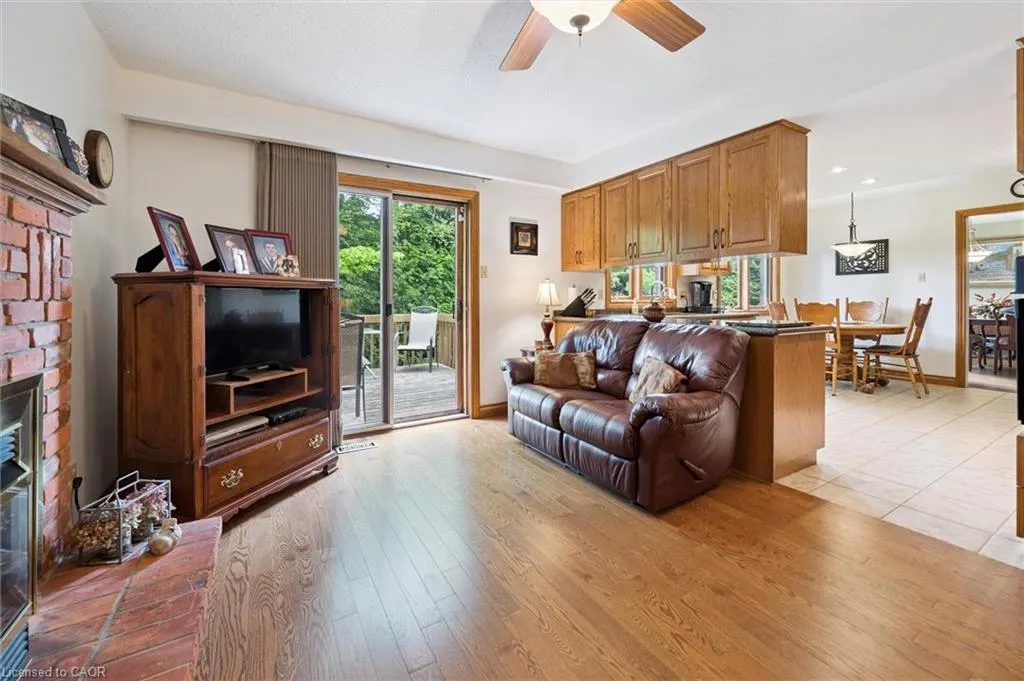 45 Applewood Crescent