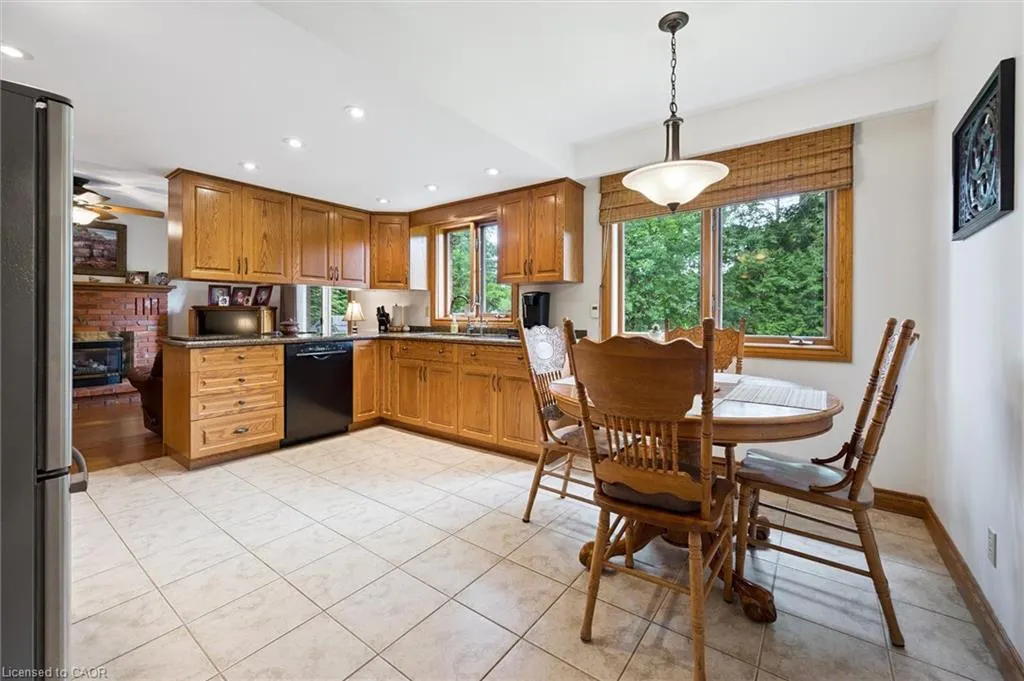 45 Applewood Crescent