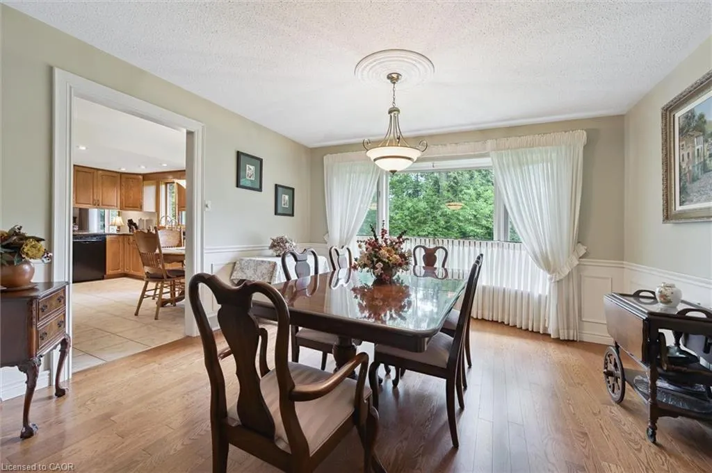 45 Applewood Crescent