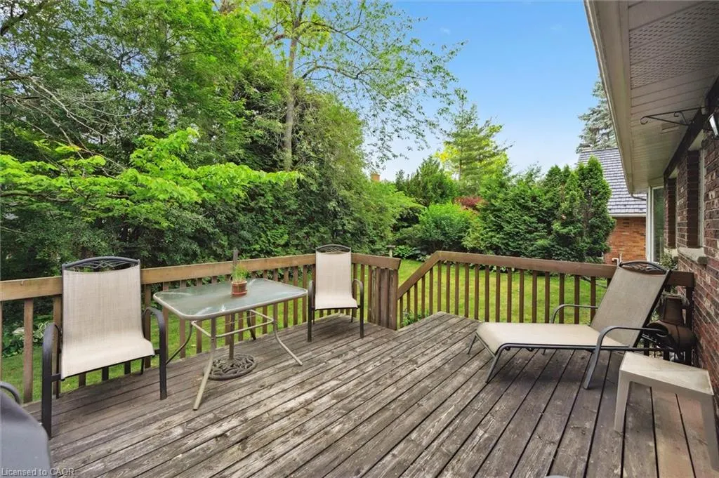 45 Applewood Crescent