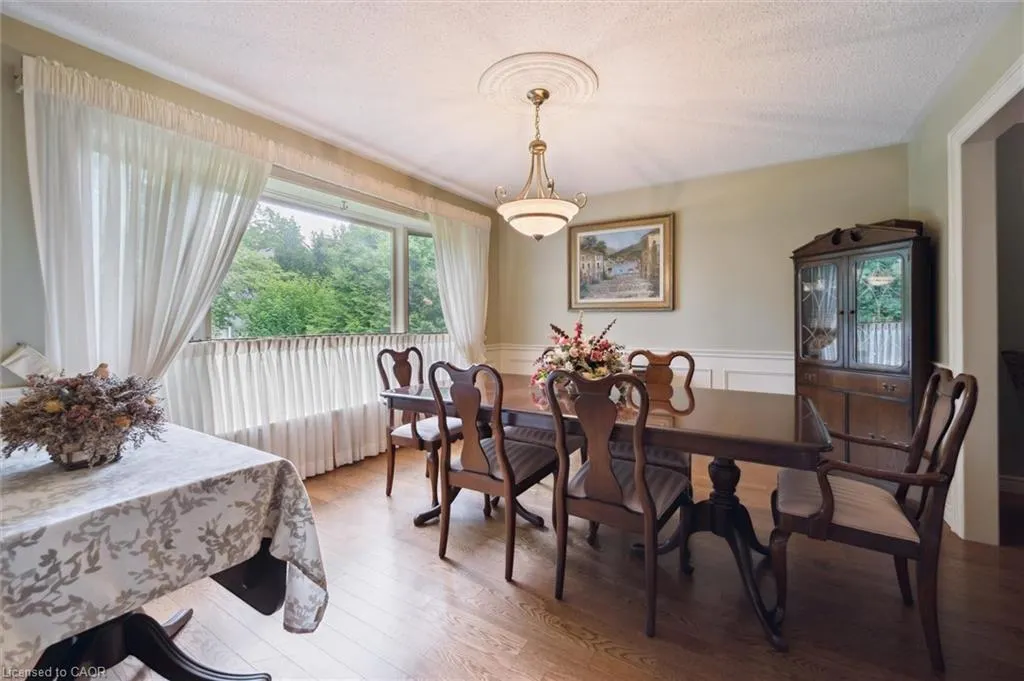 45 Applewood Crescent
