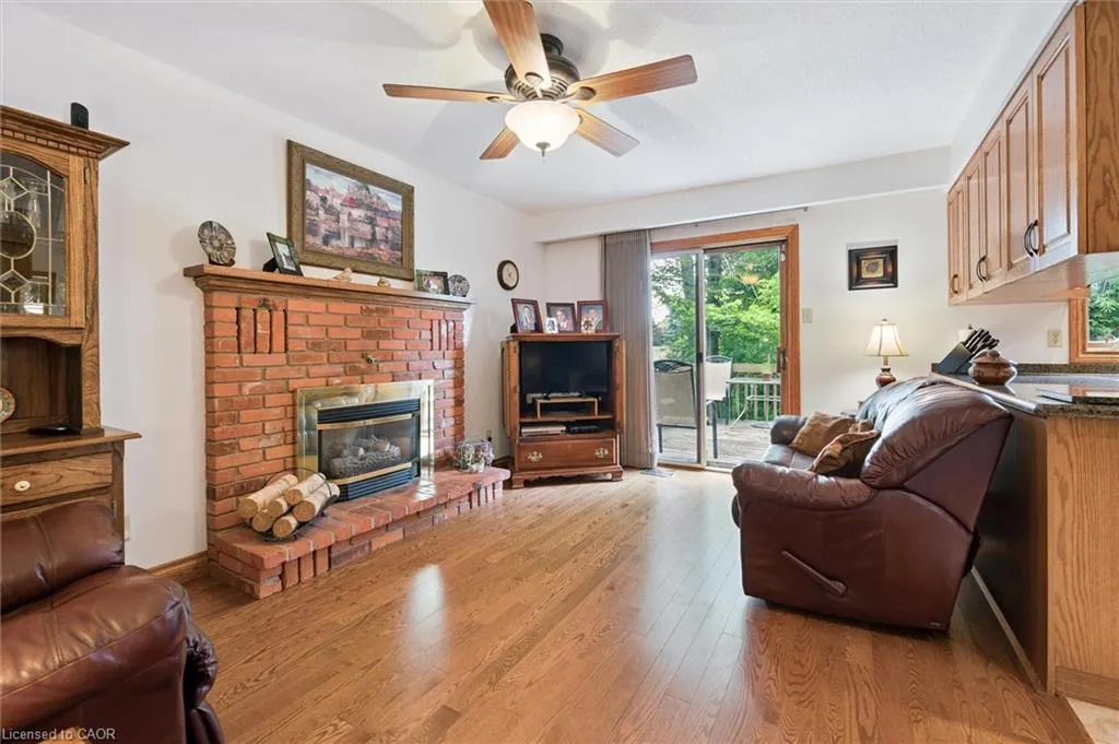 45 Applewood Crescent