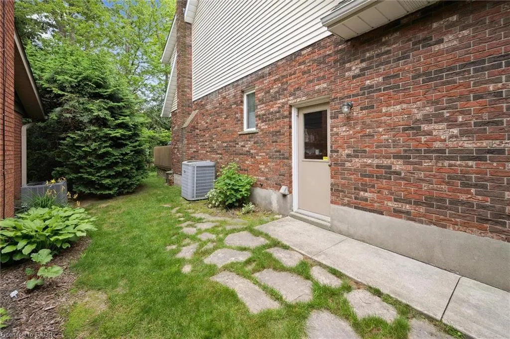45 Applewood Crescent