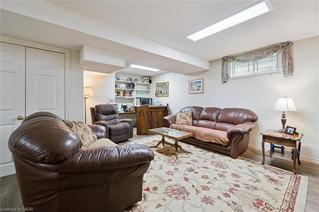 45 Applewood Crescent