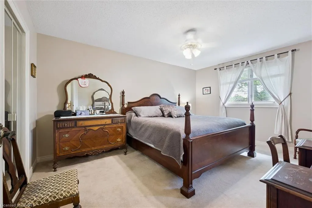 45 Applewood Crescent
