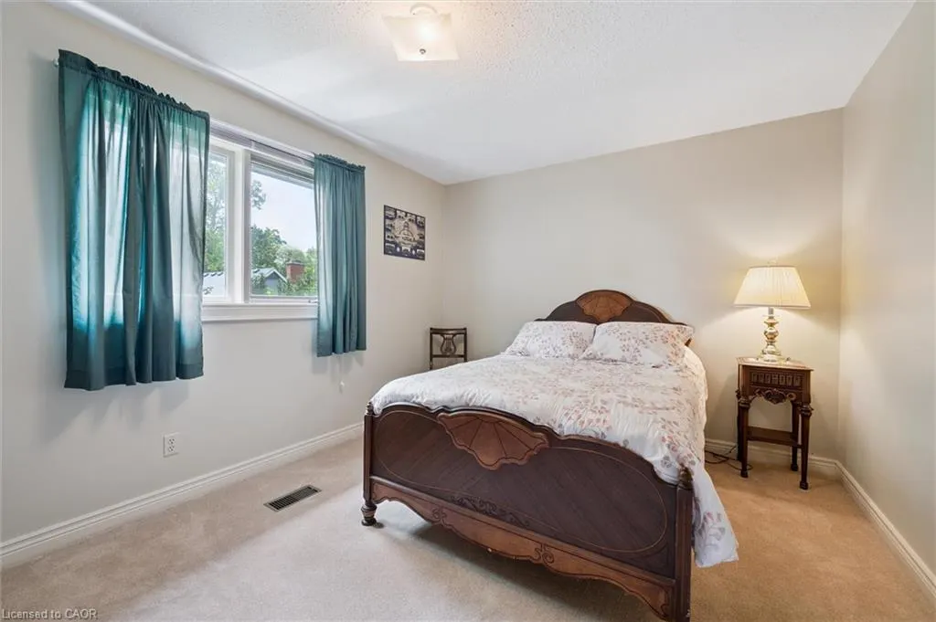 45 Applewood Crescent