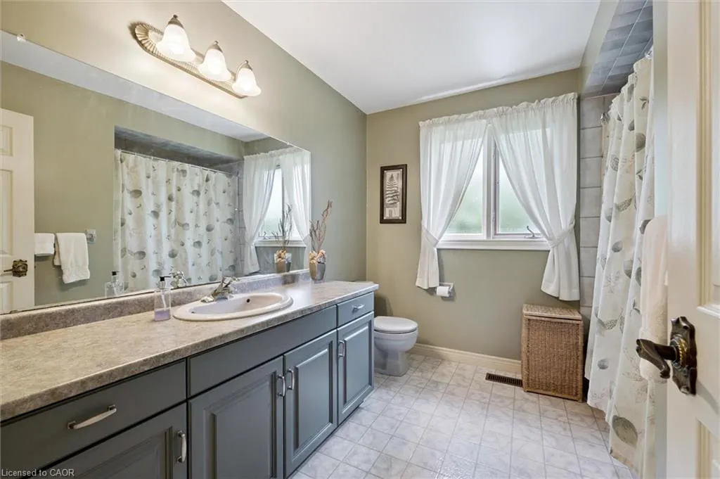 45 Applewood Crescent