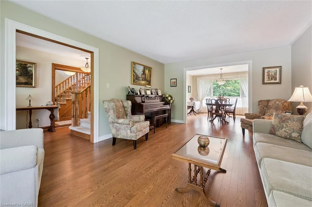 45 Applewood Crescent
