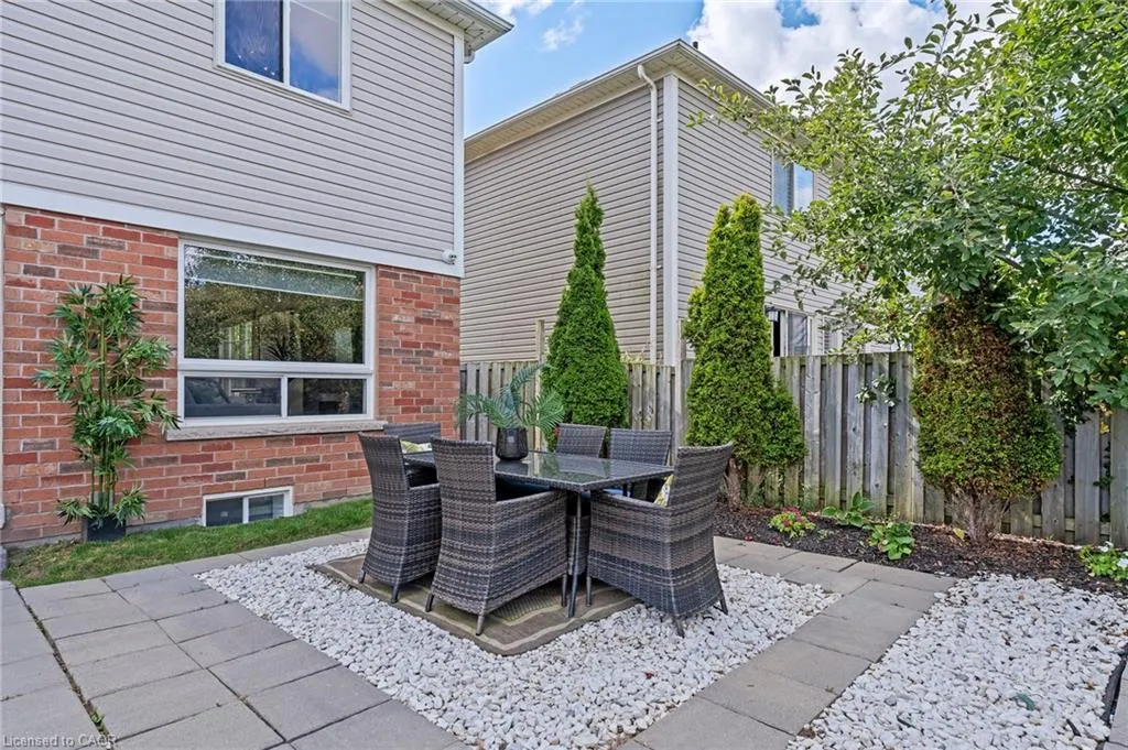 28 Hollinrake Avenue