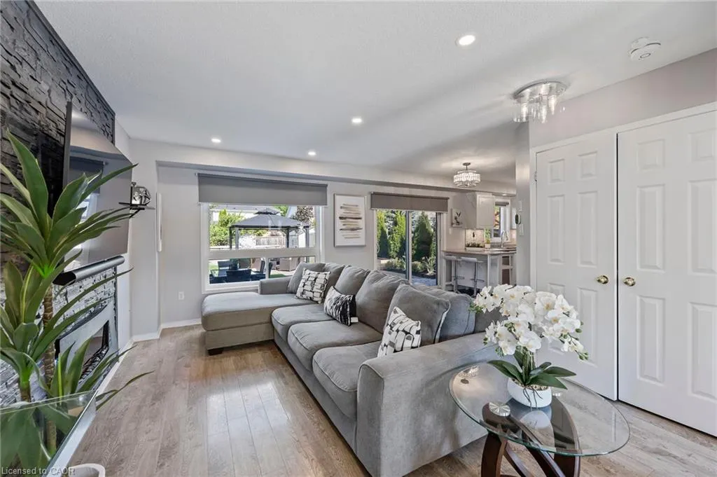 28 Hollinrake Avenue