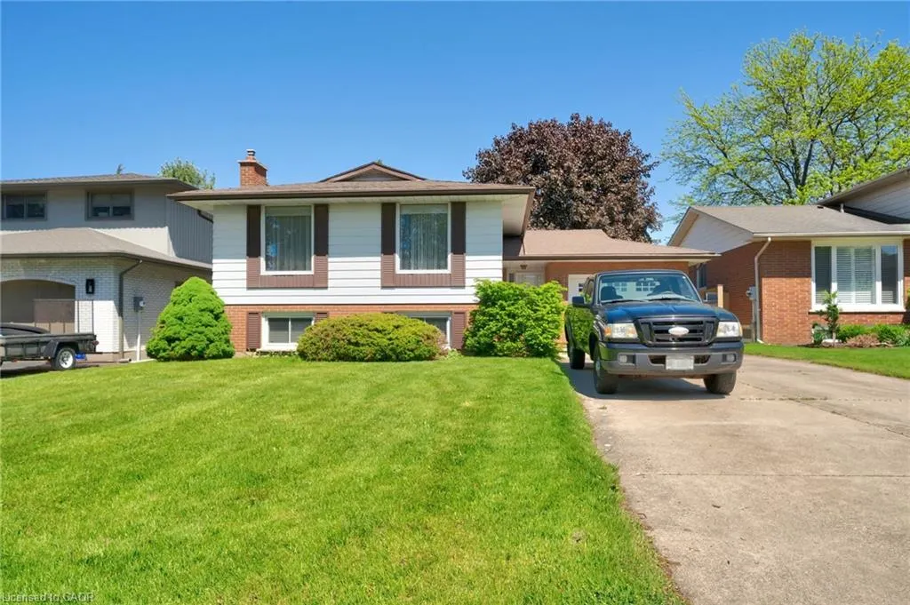 13 Meadowbrook Crescent
