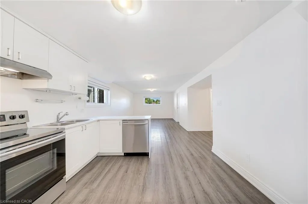 13 Meadowbrook Crescent