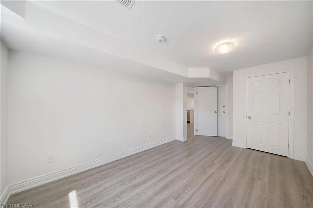 13 Meadowbrook Crescent