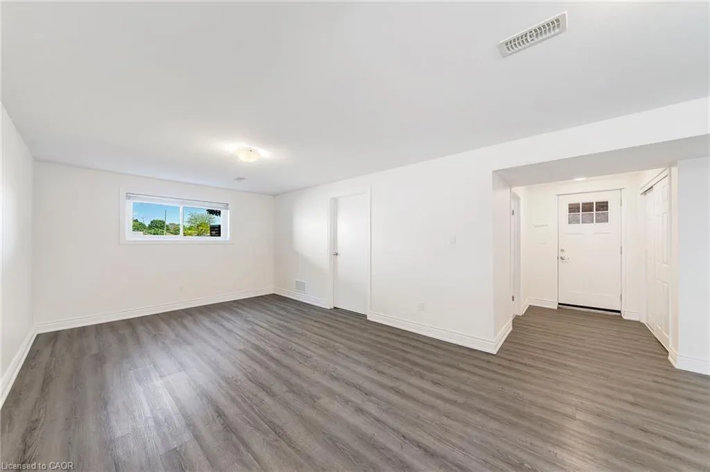 13 Meadowbrook Crescent