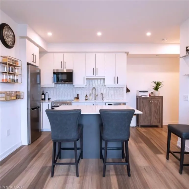 15 Wellington Street S, #1009