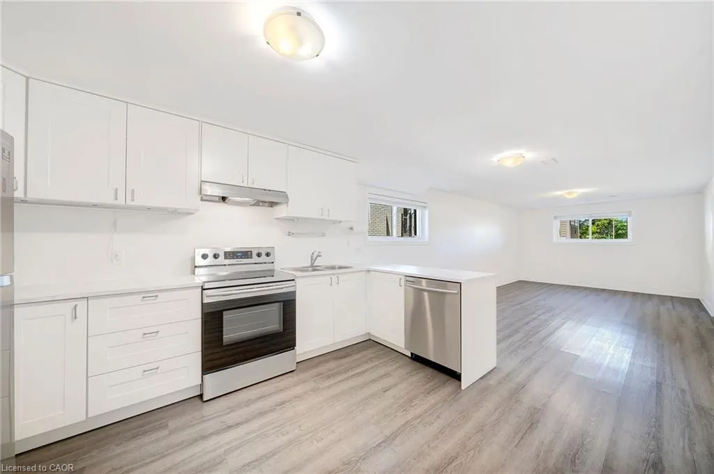 13 Meadowbrook Crescent