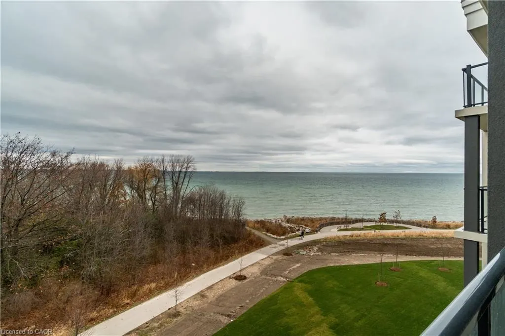 125 Shoreview Place, #523