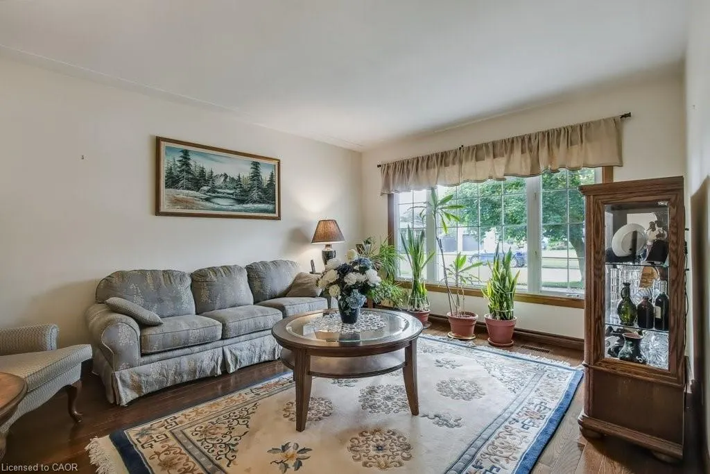 28 Meadow Crescent