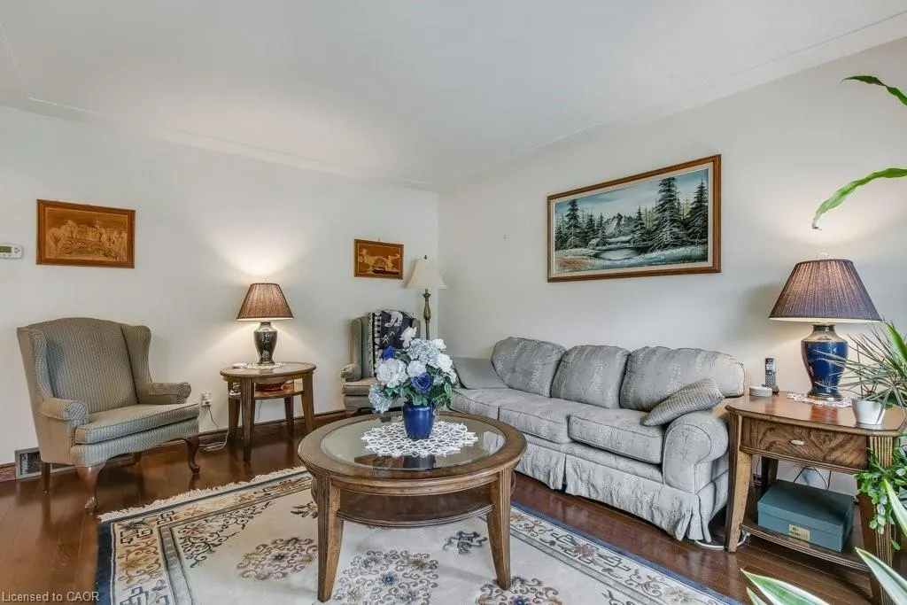28 Meadow Crescent