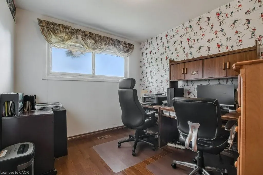 28 Meadow Crescent