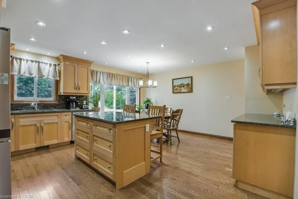 28 Meadow Crescent