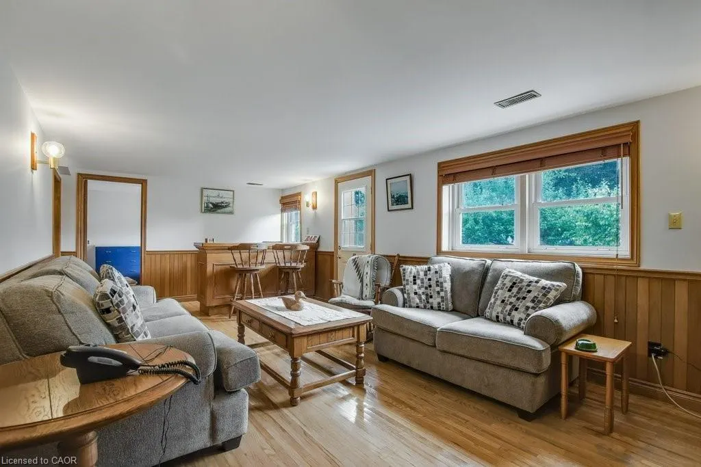 28 Meadow Crescent