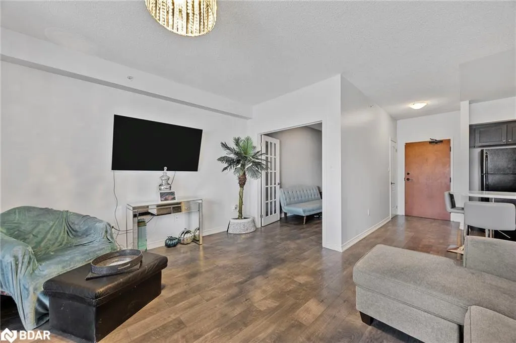 720 Yonge Street, #205