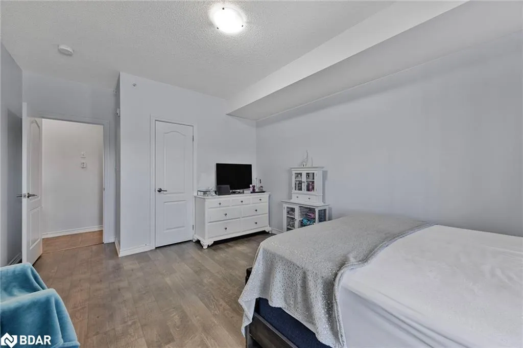 720 Yonge Street, #205