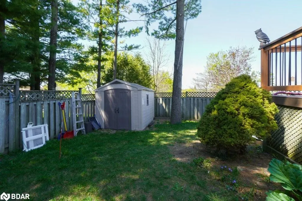 34 Meadowlands Dr