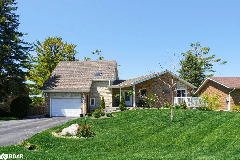 34 Meadowlands Dr