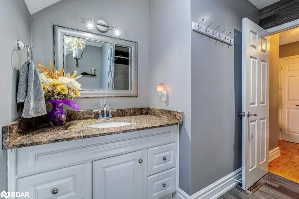 34 Meadowlands Dr