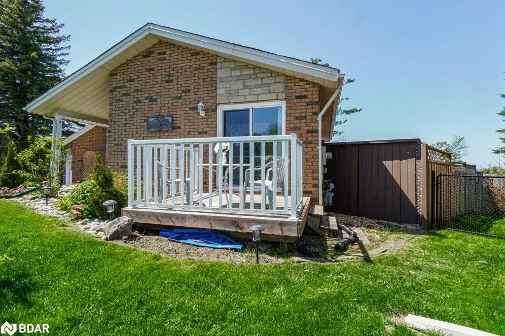 34 Meadowlands Dr