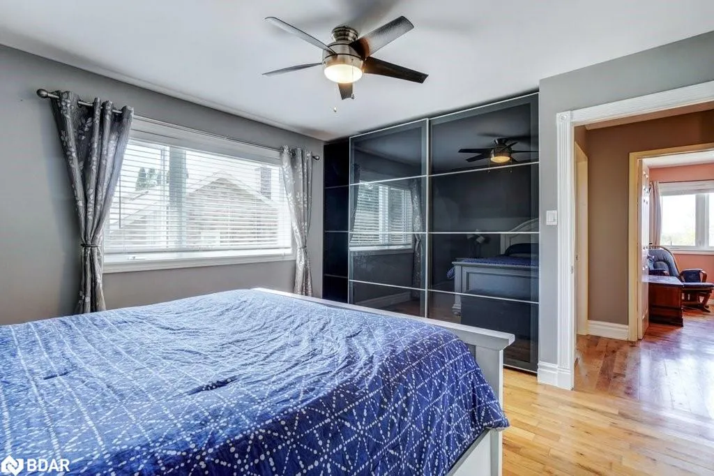 34 Meadowlands Dr