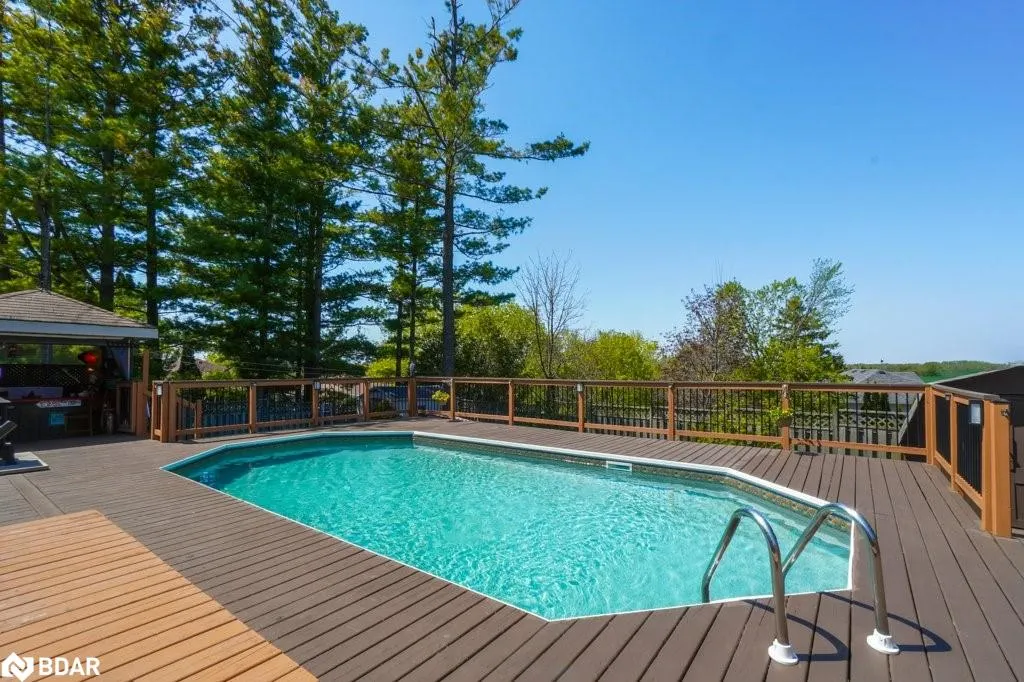 34 Meadowlands Dr