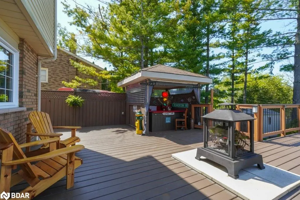 34 Meadowlands Dr