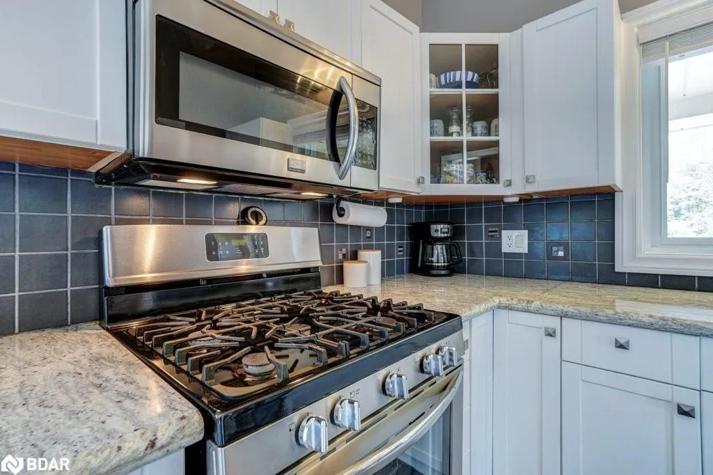 34 Meadowlands Dr