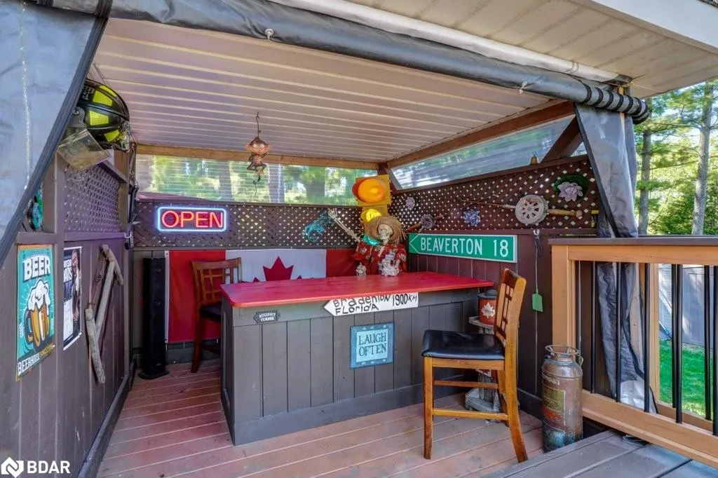 34 Meadowlands Dr