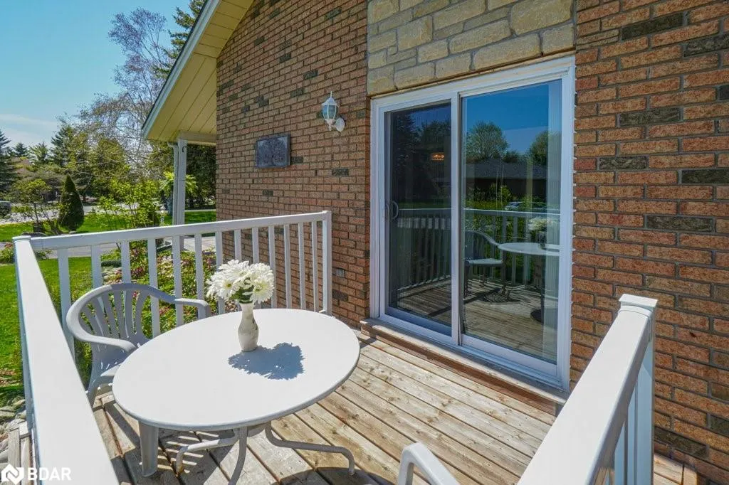 34 Meadowlands Dr