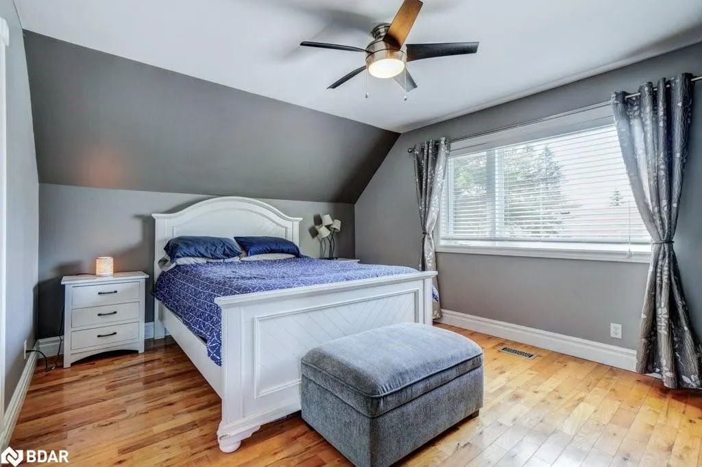 34 Meadowlands Dr
