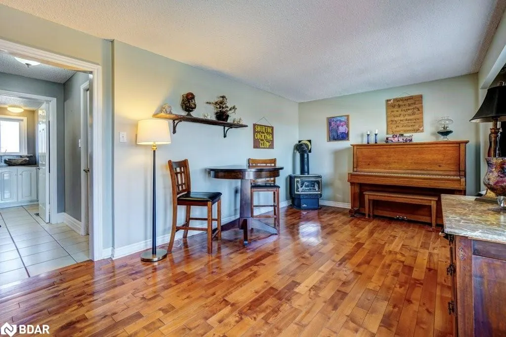 34 Meadowlands Dr