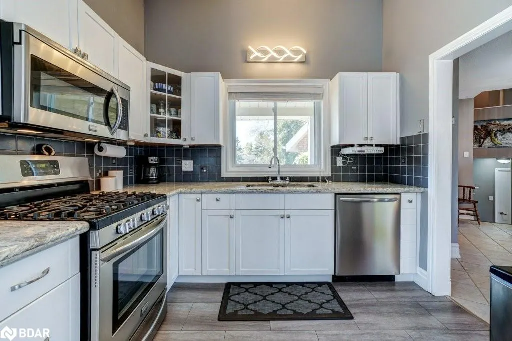 34 Meadowlands Dr