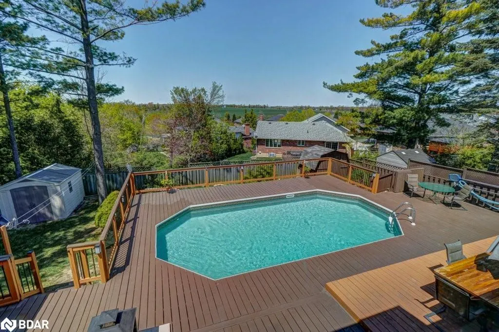 34 Meadowlands Dr