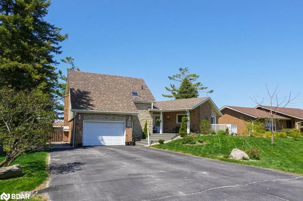 34 Meadowlands Dr
