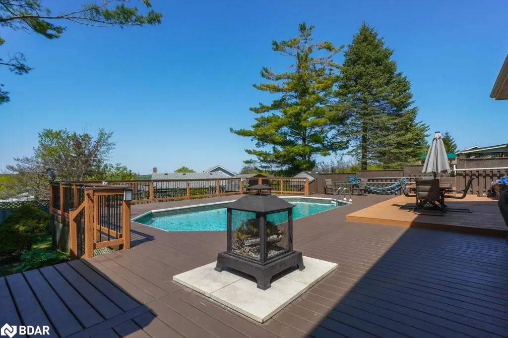 34 Meadowlands Dr