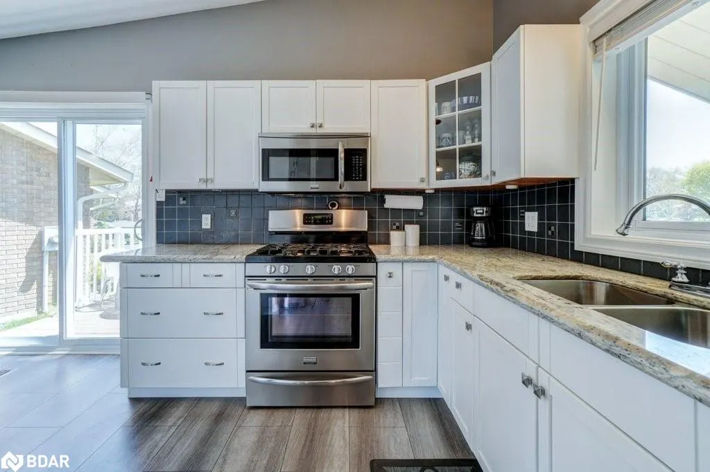 34 Meadowlands Dr